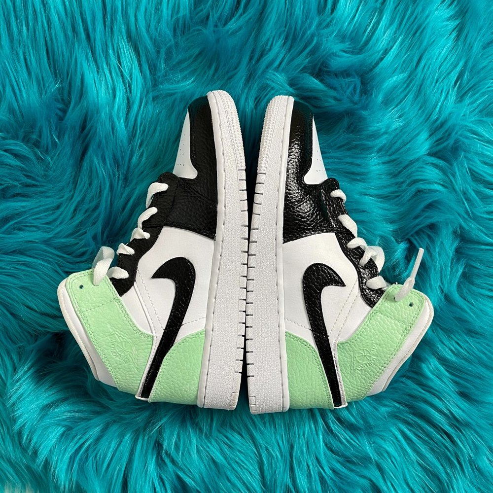 Nike Jordan 1 Mid Custom Sneaker - Picture 4 of 6